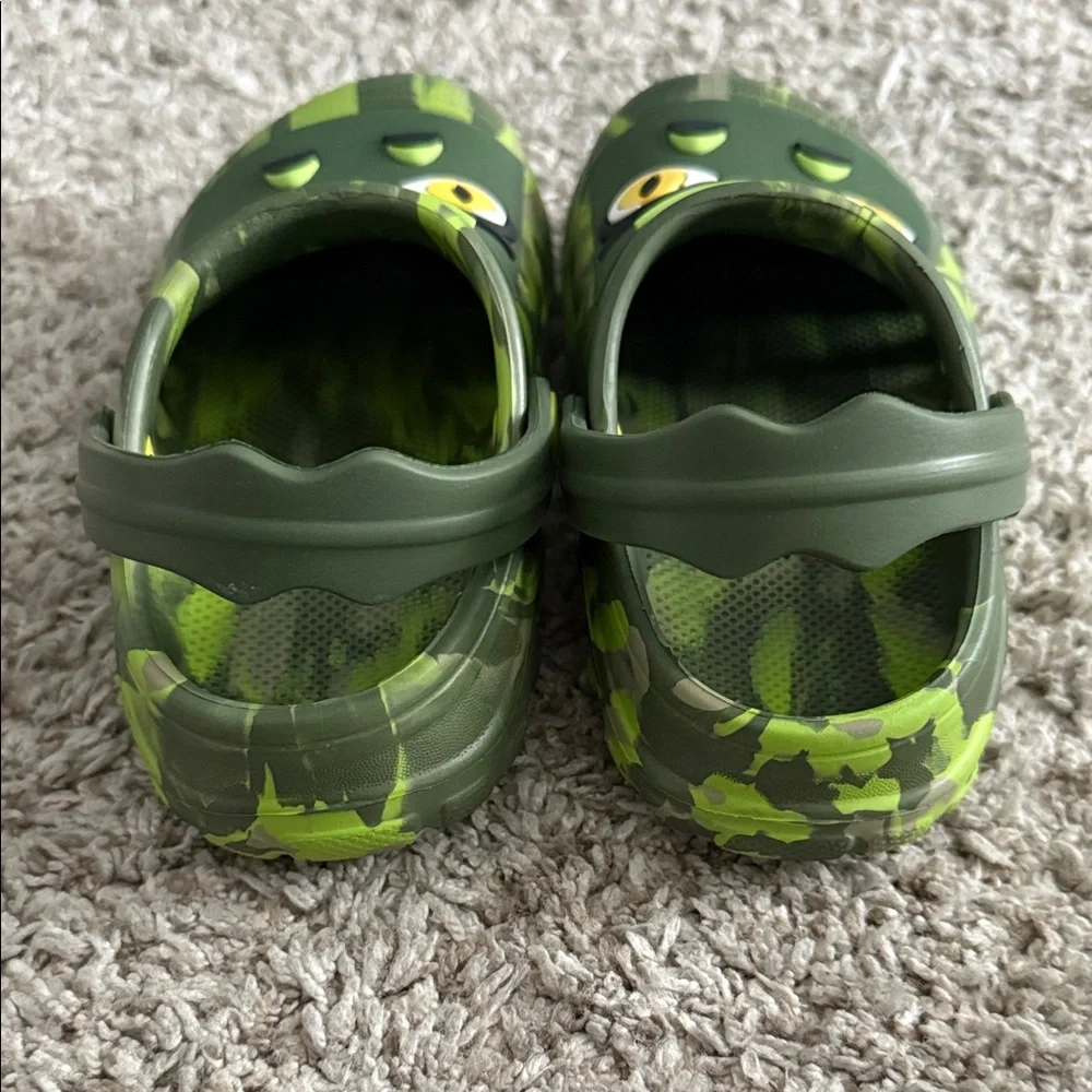 NWOT Members Mark Crocodile Green Lightweight Waterproof Clogs